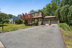 39 Robin Hood Way, Wayne, NJ 07470 - Photo 2