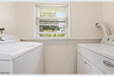 194 Elmwood Dr, Parsippany, NJ 07054 - Photo 20