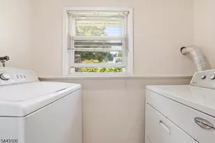 194 Elmwood Dr, Parsippany, NJ 07054 - Photo 20