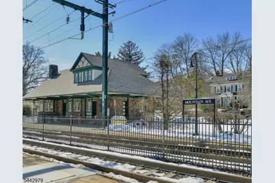1 Laurel Place, Montclair, NJ 07043 - Photo 18