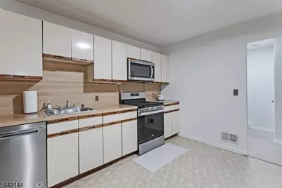 31 Lockley Ct, Wayne, NJ 07470 - Photo 12