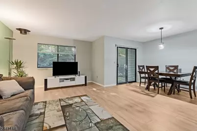 31 Lockley Ct, Wayne Twp., NJ 07470 - Photo 6