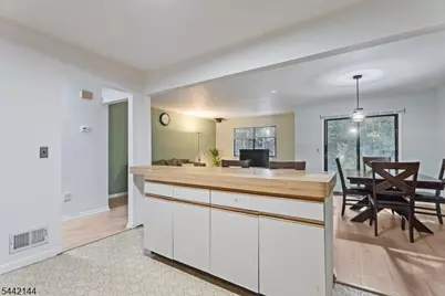 31 Lockley Ct, Wayne Twp., NJ 07470 - Photo 12