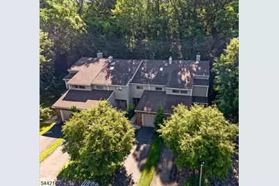31 Lockley Ct, Wayne Twp., NJ 07470 - Photo 2