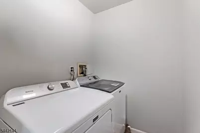 31 Lockley Ct, Wayne Twp., NJ 07470 - Photo 18