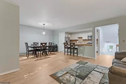 31 Lockley Ct, Wayne Twp., NJ 07470 - Photo 8