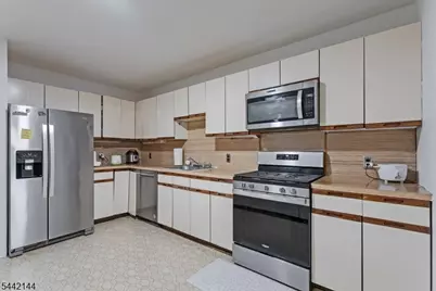 31 Lockley Ct, Wayne Twp., NJ 07470 - Photo 10