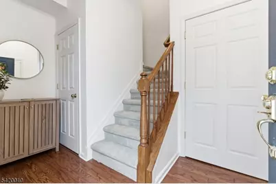 605 Donato Cir, Scotch Plains Township, NJ 07076 - Photo 2