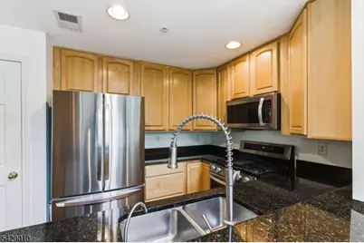 605 Donato Cir, Scotch Plains Township, NJ 07076 - Photo 10