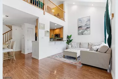 605 Donato Cir, Scotch Plains Township, NJ 07076 - Photo 6