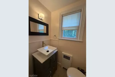 324 E Cedar St, Livingston, NJ 07039 - Photo 8