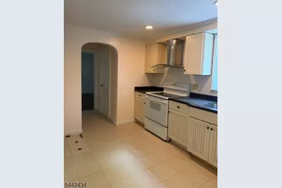 324 E Cedar St, Livingston, NJ 07039 - Photo 6