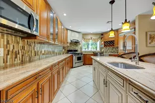 252 Mabel Pl, Franklin Lakes, NJ 07417 - Photo 12