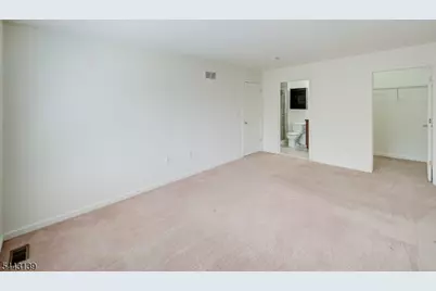 26 Decroce Ct, Parsippany, NJ 07054 - Photo 16