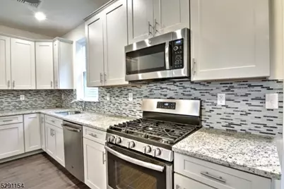702 Parkview Ln, Rockaway Township, NJ 07866 - Photo 2