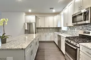 702 Parkview Ln, Rockaway Township, NJ 07866 - Photo 4
