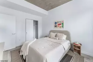 10 Commerce Ct, Newark, NJ 07102 - Photo 8