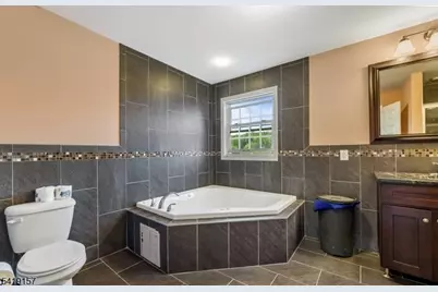 431 Raritan Rd, Linden, NJ 07036 - Photo 34