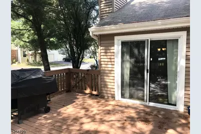 173 Jordans Cir, Franklin Township, NJ 08873 - Photo 4