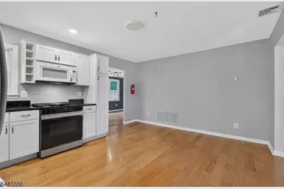 42 Woodcrest Dr, Livingston, NJ 07039 - Photo 6