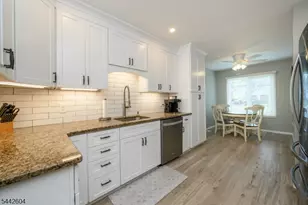 18 Holly Ct, Raritan Township, NJ 08822 - Photo 4
