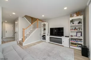 18 Holly Ct, Raritan Township, NJ 08822 - Photo 10