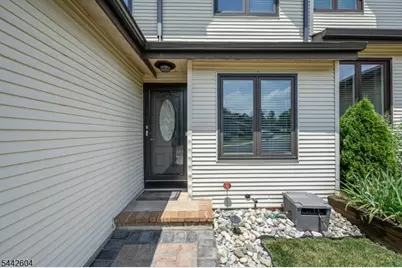 18 Holly Ct, Raritan Township, NJ 08822 - Photo 2