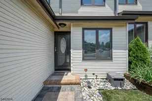 18 Holly Ct, Raritan Township, NJ 08822 - Photo 2