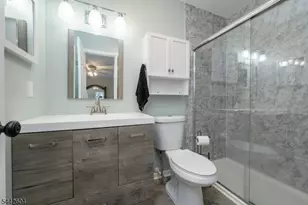 18 Holly Ct, Raritan Township, NJ 08822 - Photo 20