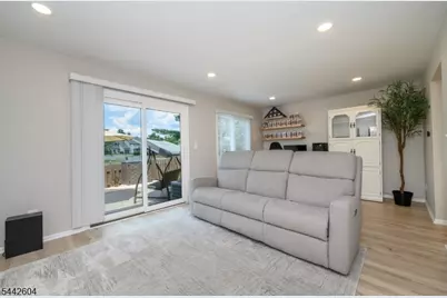 18 Holly Ct, Raritan Township, NJ 08822 - Photo 12