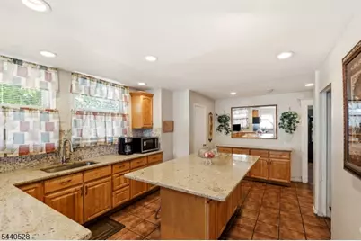 569 Berkeley Ave, Orange, NJ 07050 - Photo 18
