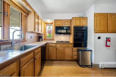 102 Dewey Ave, Totowa, NJ 07512 - Photo 4