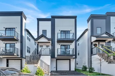 746 Seaport Dr #B, Elizabeth, NJ 07201 - Photo 1