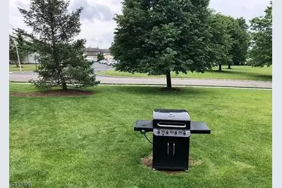 327 Larch Ct, Raritan Township, NJ 08822 - Photo 2