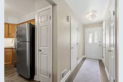 81 Canterberry Cir, Raritan Township, NJ 08822 - Photo 4