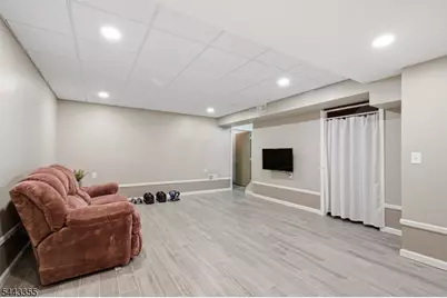 81 Canterberry Cir, Raritan Township, NJ 08822 - Photo 26