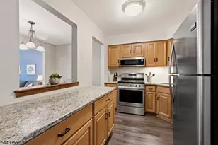 81 Canterberry Cir, Raritan Township, NJ 08822 - Photo 6