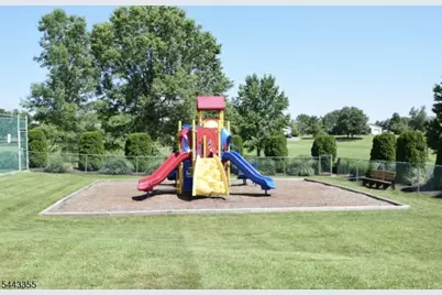 81 Canterberry Cir, Raritan Township, NJ 08822 - Photo 32