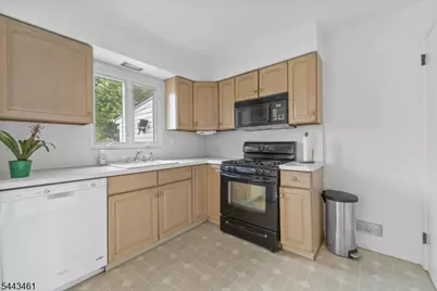 46 Daka Ct, Bloomfield, NJ 07003 - Photo 8