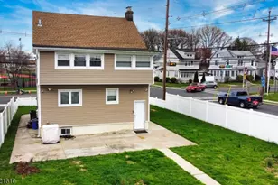 824 Chestnut St, Roselle, NJ 07203 - Photo 8