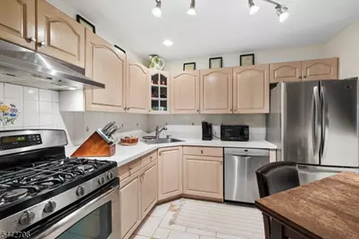 19 Maple Ln, Mount Arlington, NJ 07856 - Photo 8