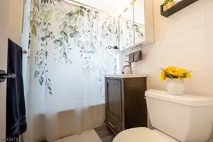 605 Linden Ave, Teaneck Township, NJ 07666 - Photo 12