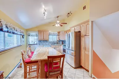228 Henry Ct, North Plainfield, NJ 07060 - Photo 4