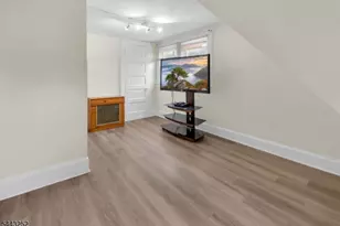 558 Argyle Ave, Orange, NJ 07050 - Photo 14
