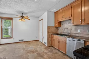 56 Portsmouth Ct, Hamburg, NJ 07419 - Photo 12