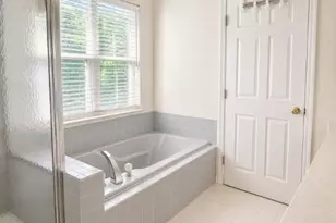22 Village Square Dr, Union Township, NJ 08802 - Photo 12