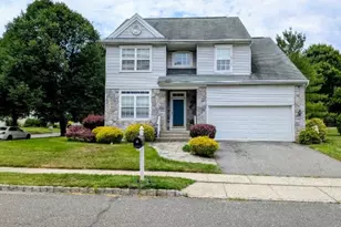 22 Village Square Dr, Union Township, NJ 08802 - Photo 2