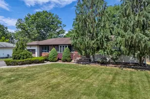 77 Schwinn Dr, Clark Township, NJ 07066 - Photo 2