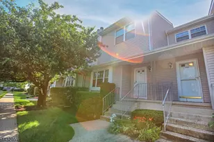 194 Driscoll Ct, Franklin Township, NJ 08873 - Photo 2
