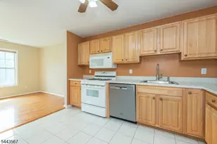 38 Chanda Ct, Clifton, NJ 07012 - Photo 10